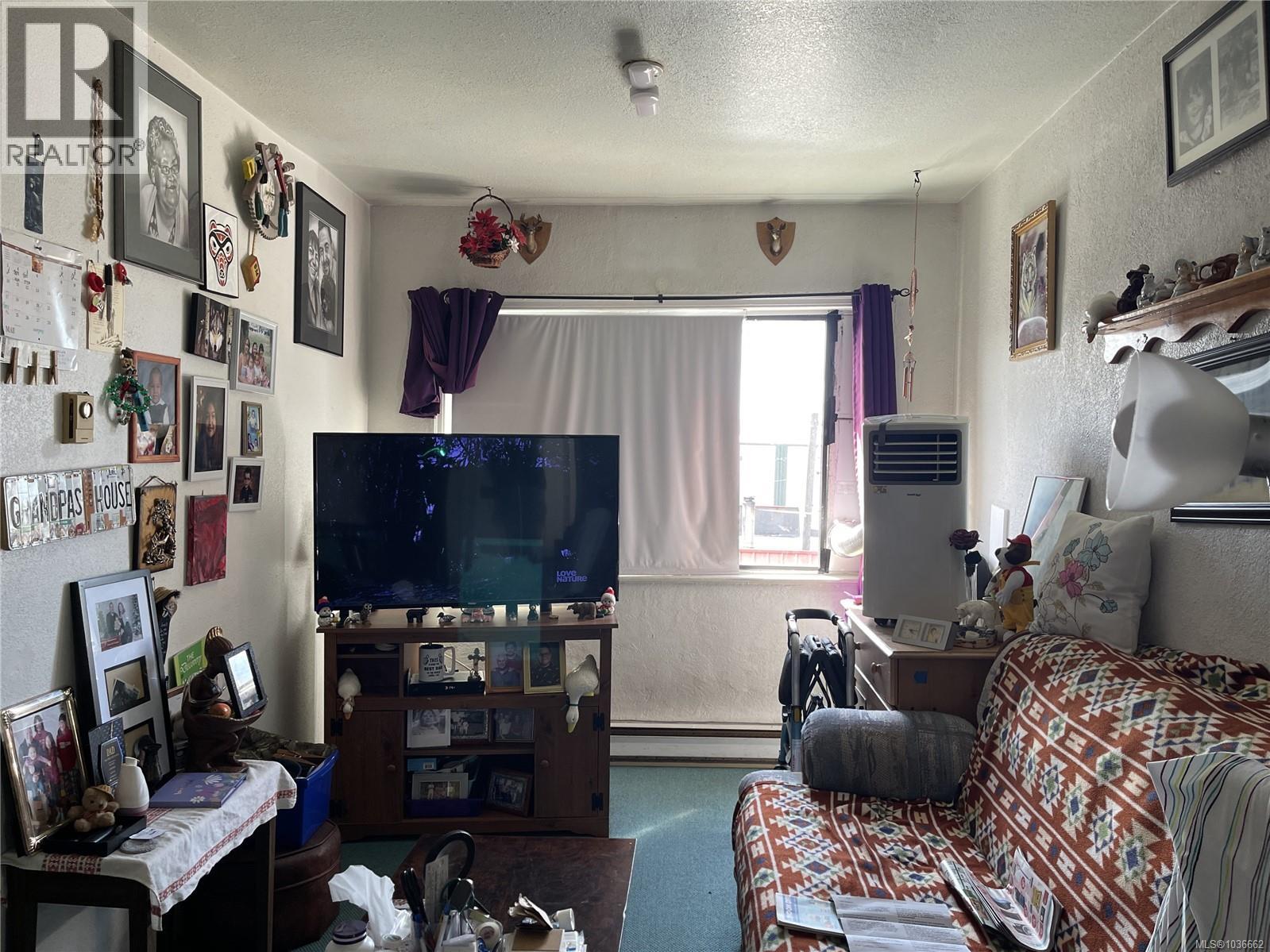 4926 Redford St - 3
