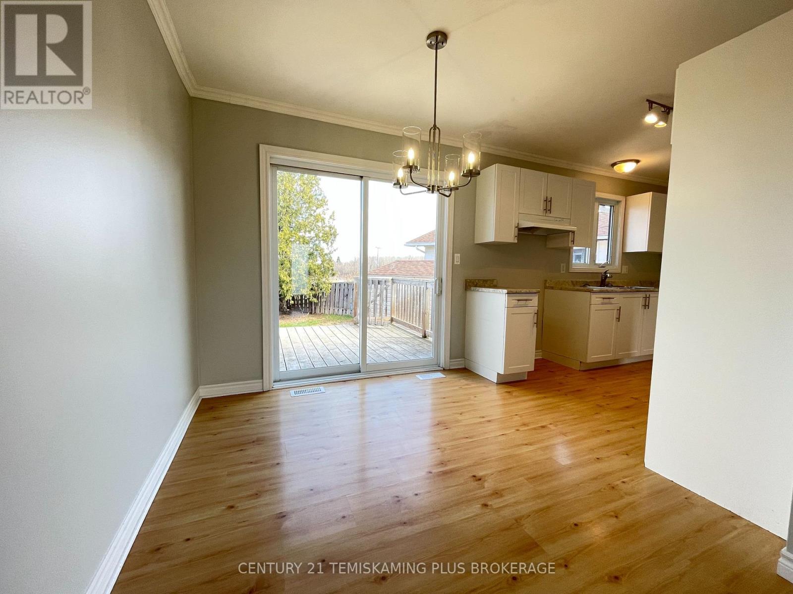 487 ROSS AVENUE - 13