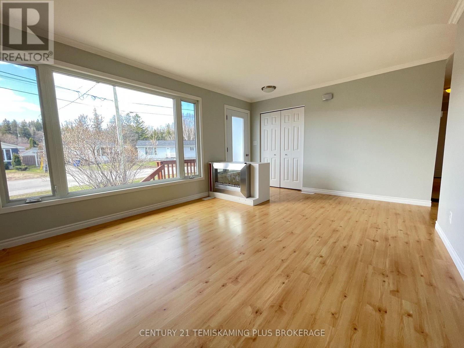 487 ROSS AVENUE - 15