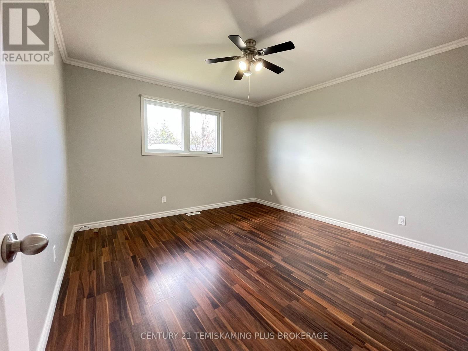 487 ROSS AVENUE - 16