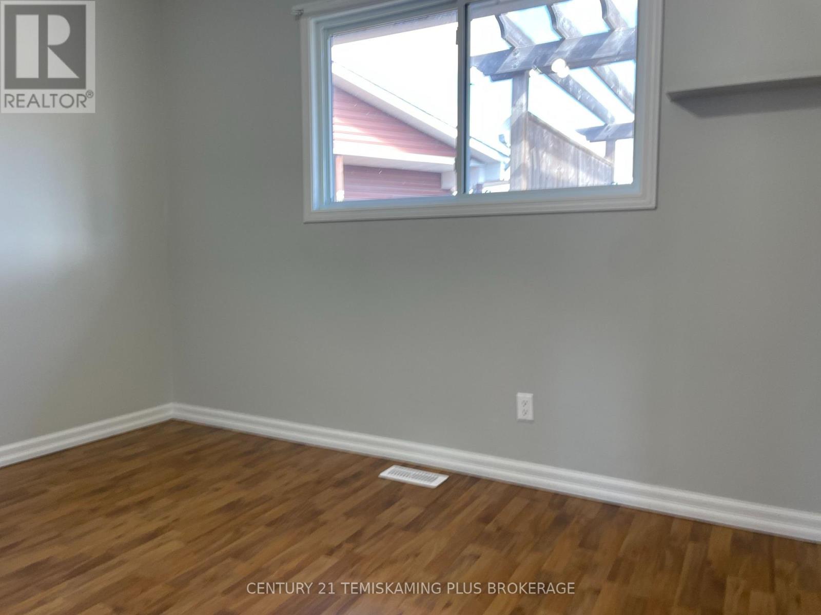 487 ROSS AVENUE - 18