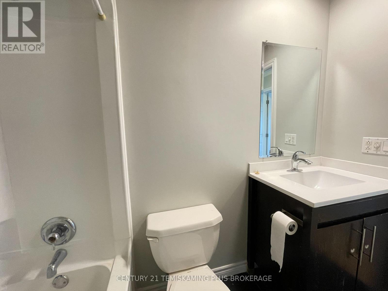 487 ROSS AVENUE - 22