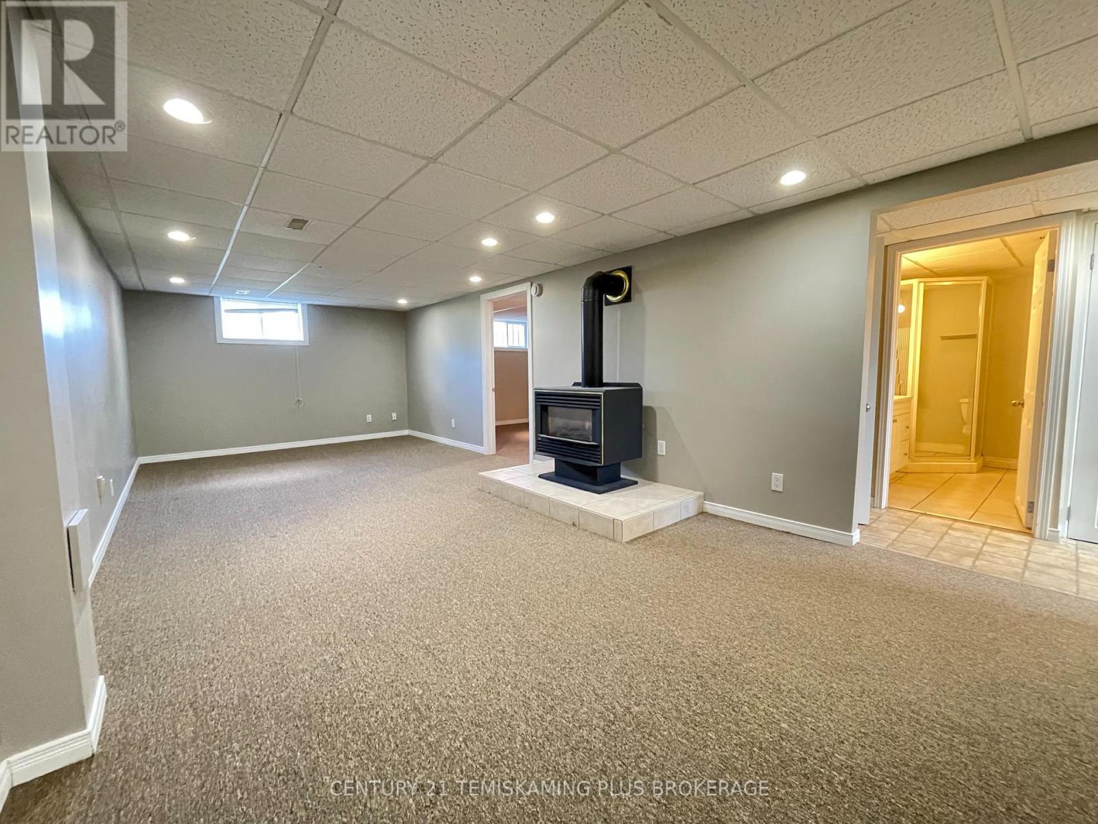 487 ROSS AVENUE - 23