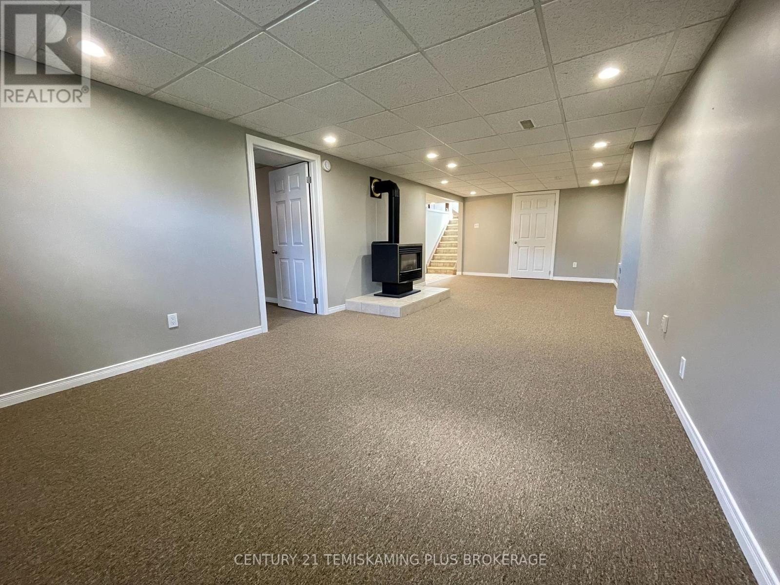 487 ROSS AVENUE - 24