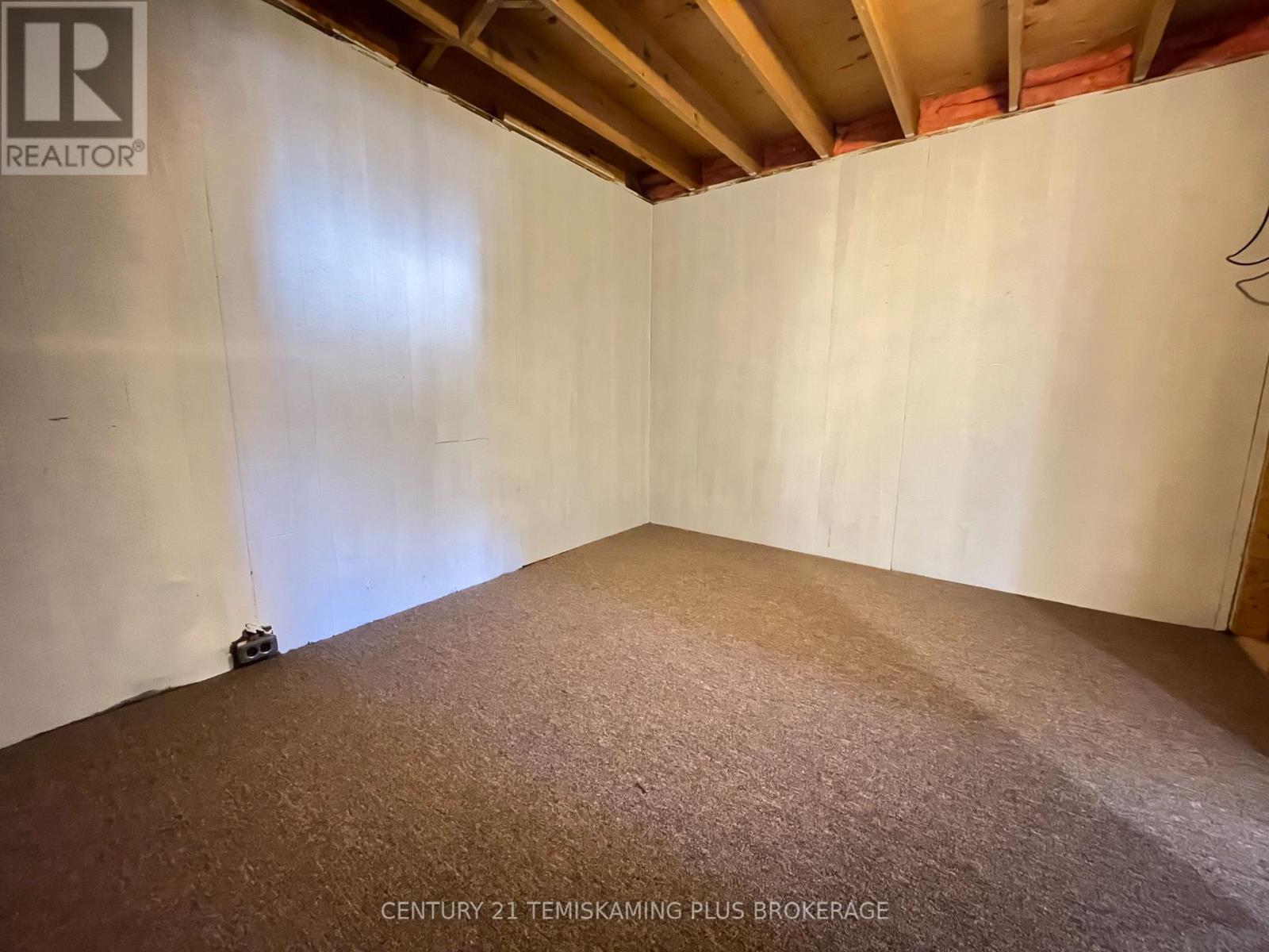 487 ROSS AVENUE - 28
