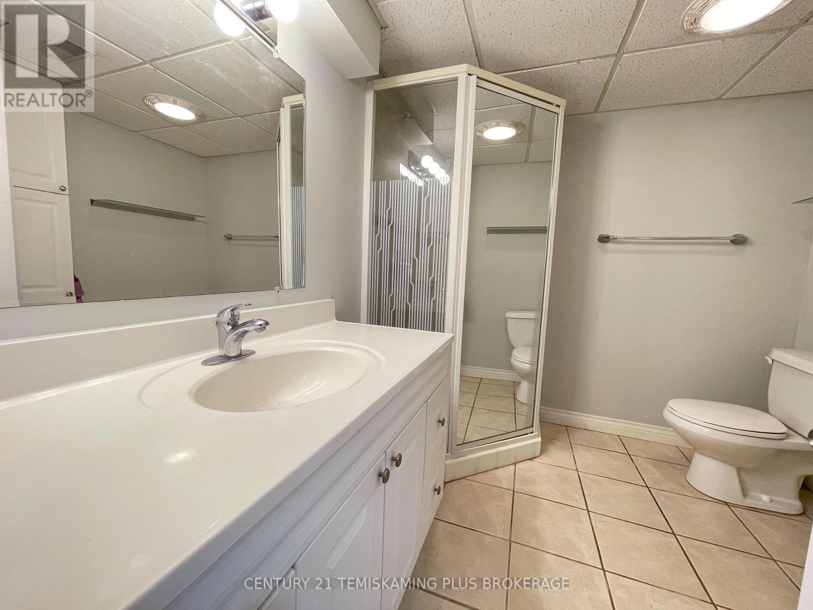 487 ROSS AVENUE - 29