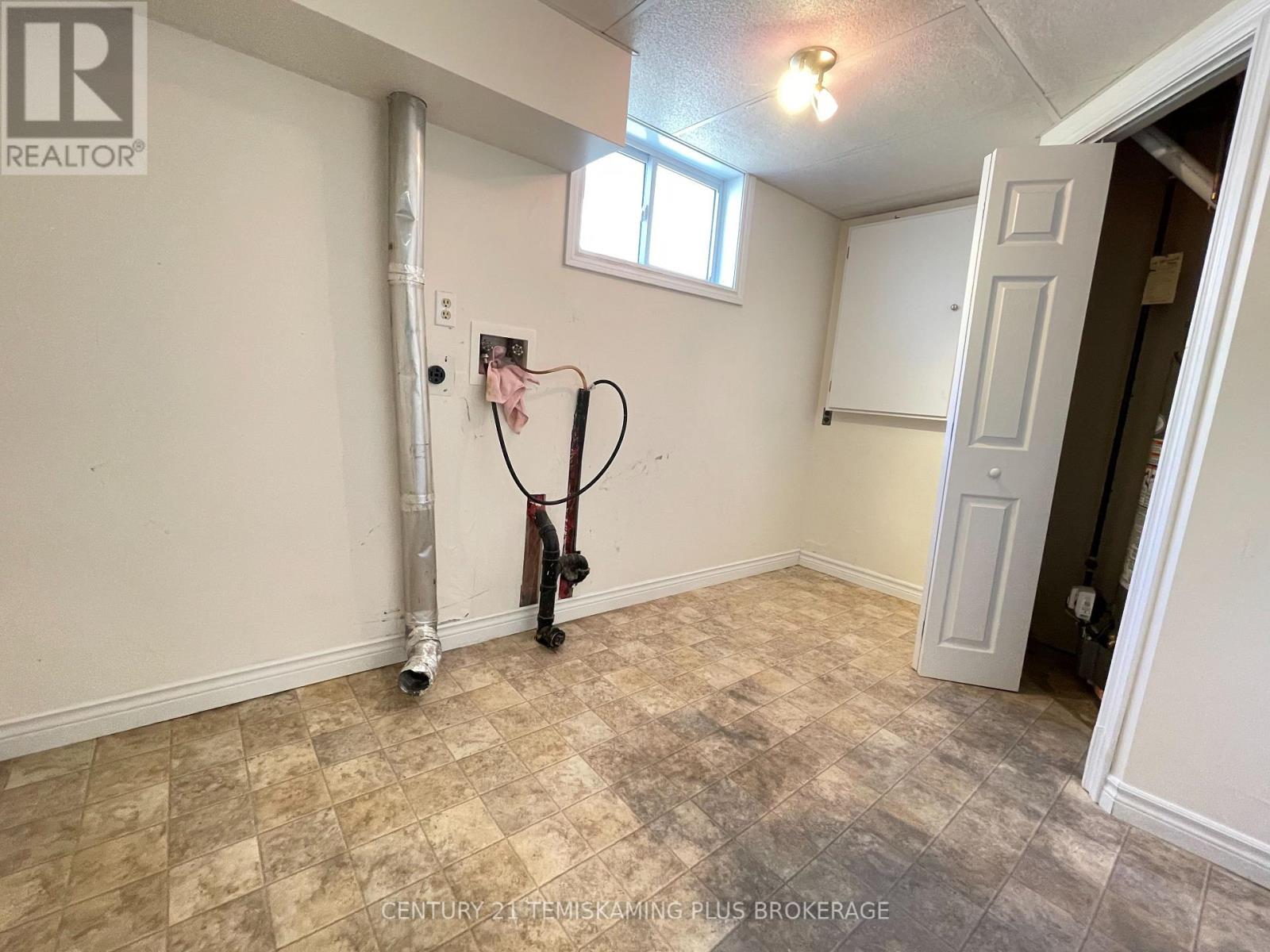 487 ROSS AVENUE - 30