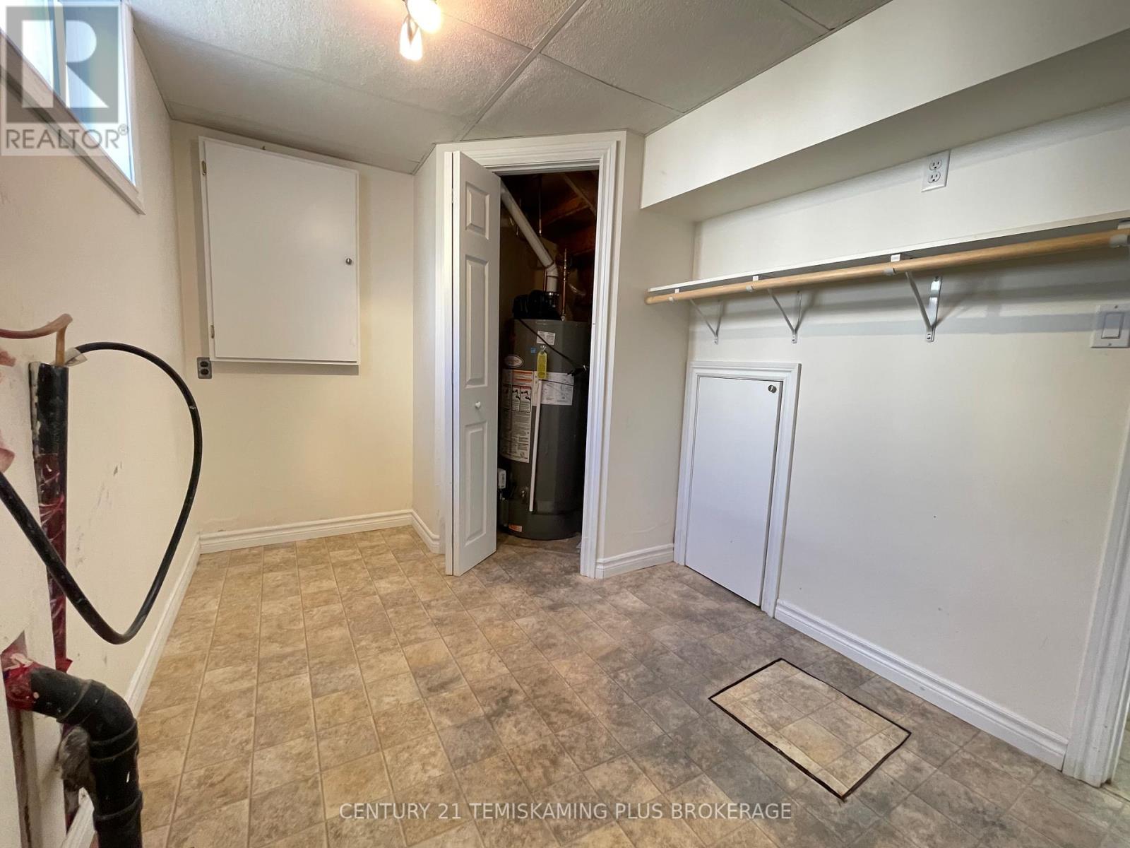 487 ROSS AVENUE - 31