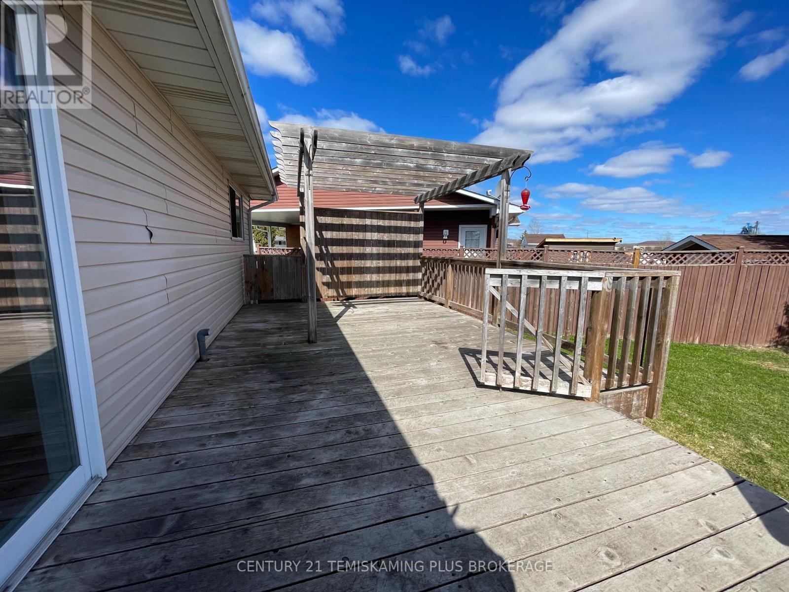 487 ROSS AVENUE - 5