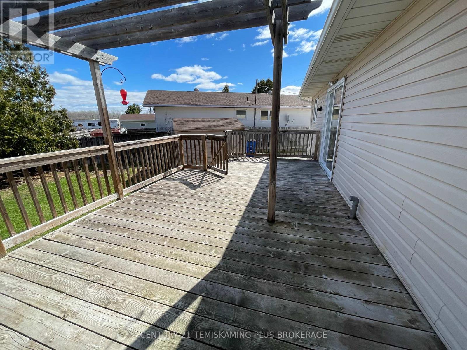 487 ROSS AVENUE - 6
