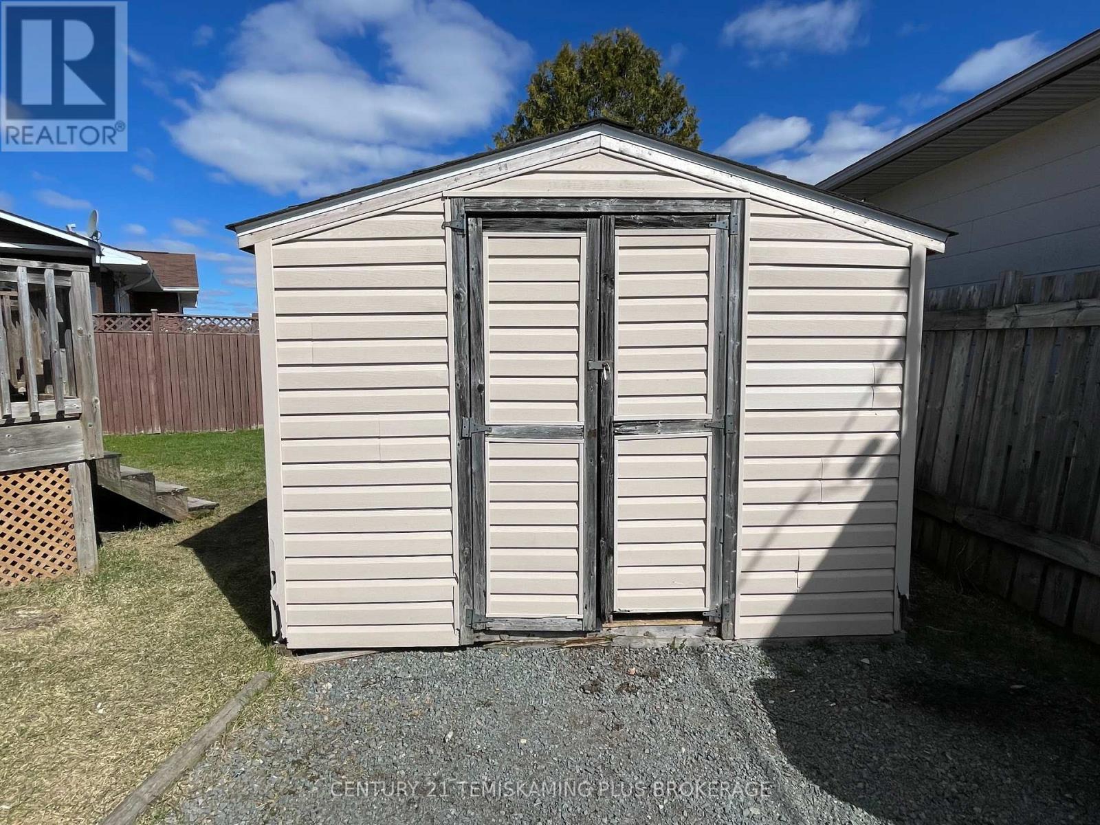 487 ROSS AVENUE - 7