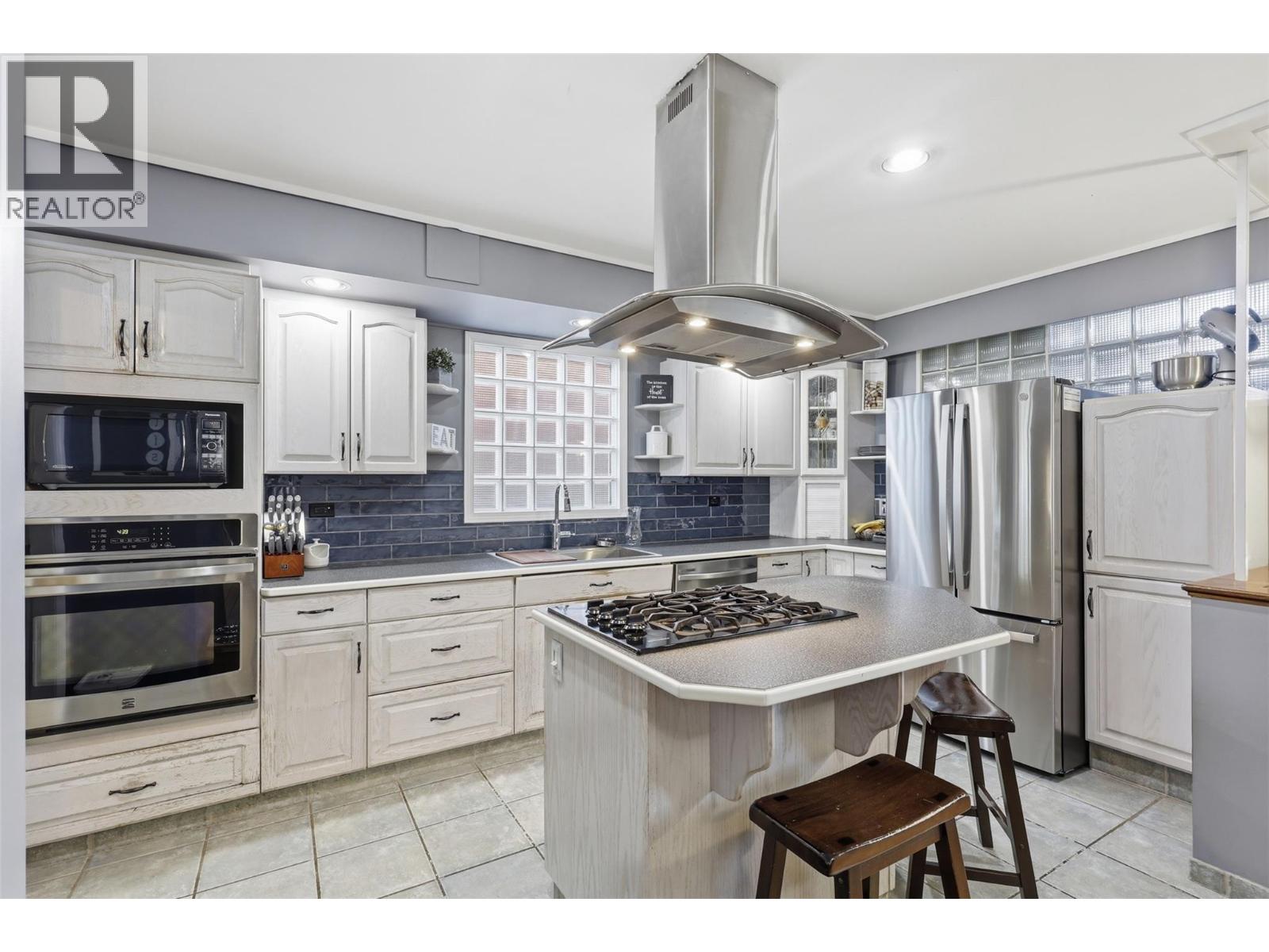 1128 Nicola Street - 11