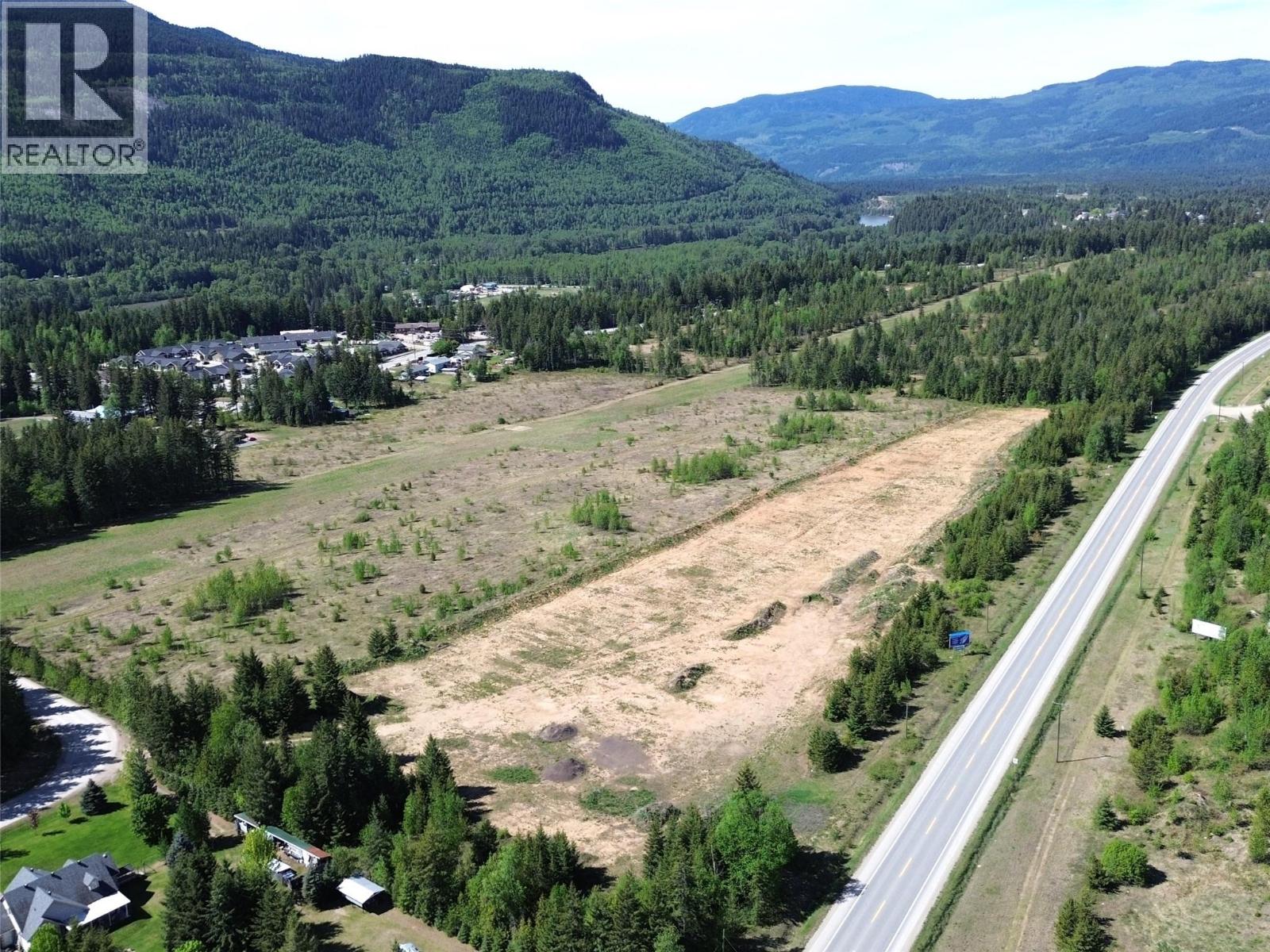 640E YELLOWHEAD Highway - photo 2