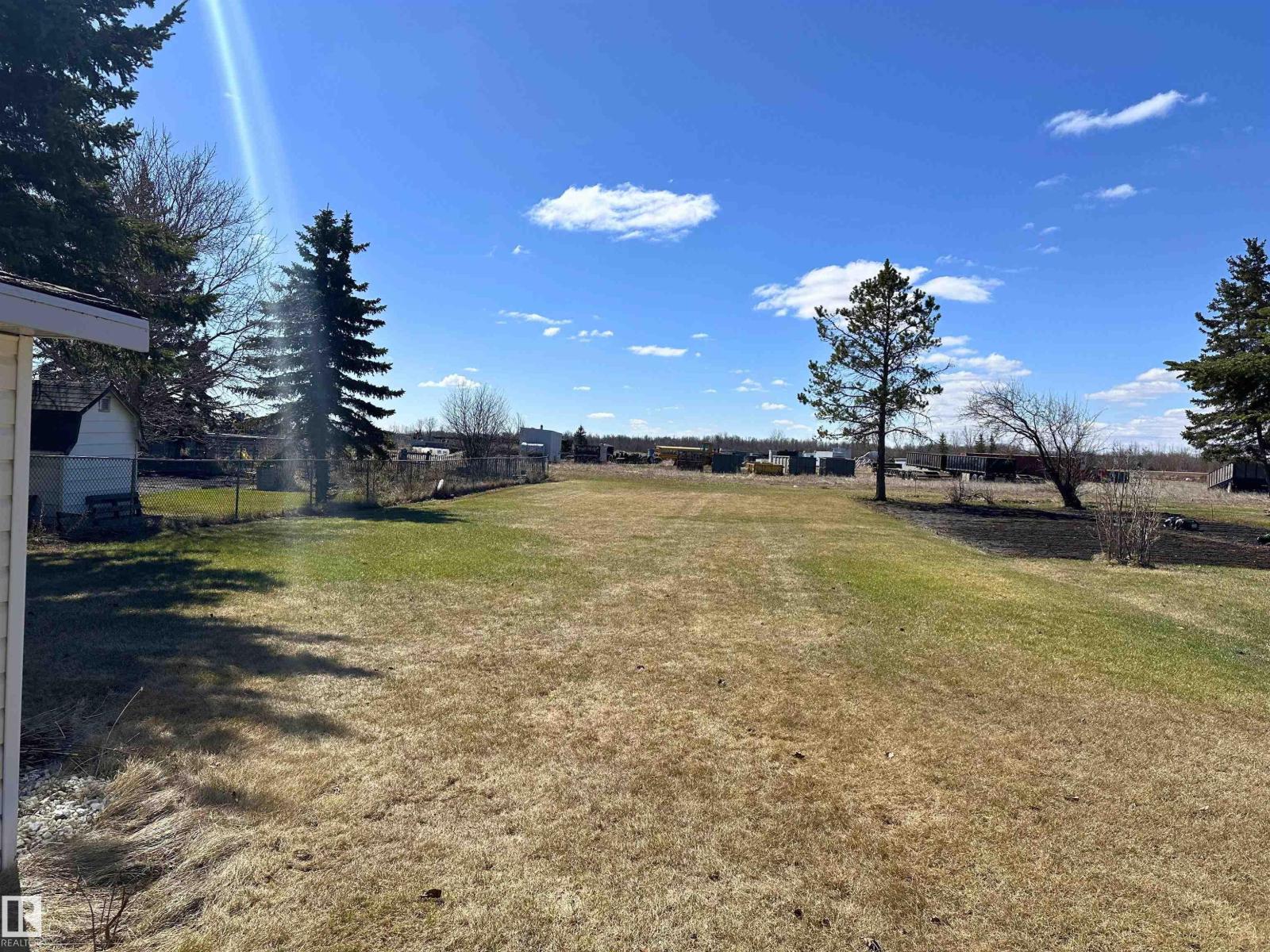 5035 49 AV NW - 19