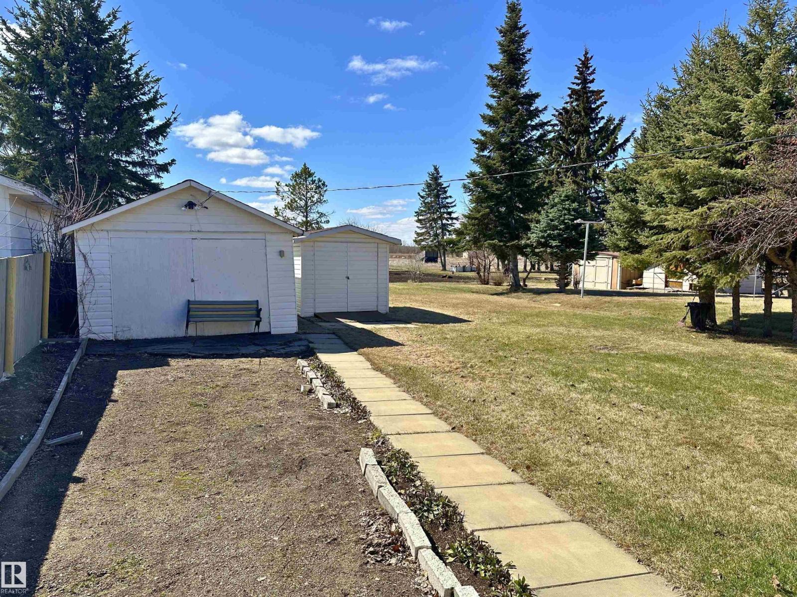 5035 49 AV NW - 23