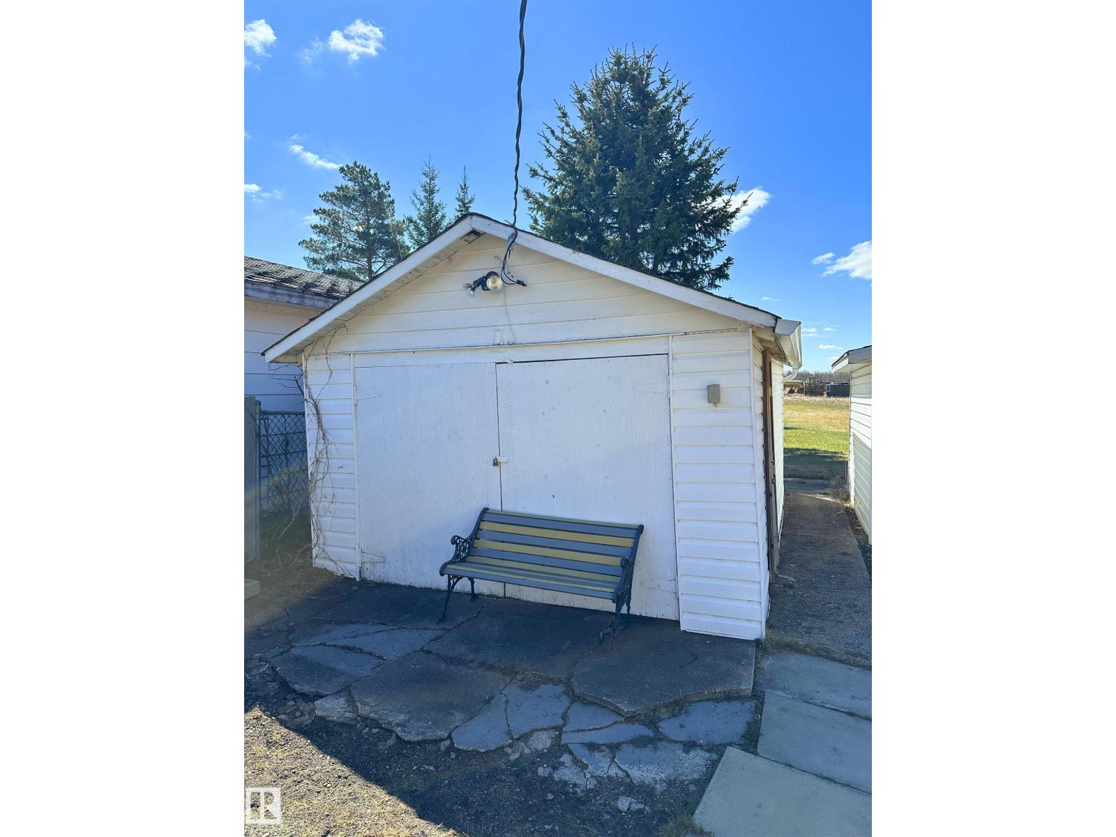 5035 49 AV NW - 24