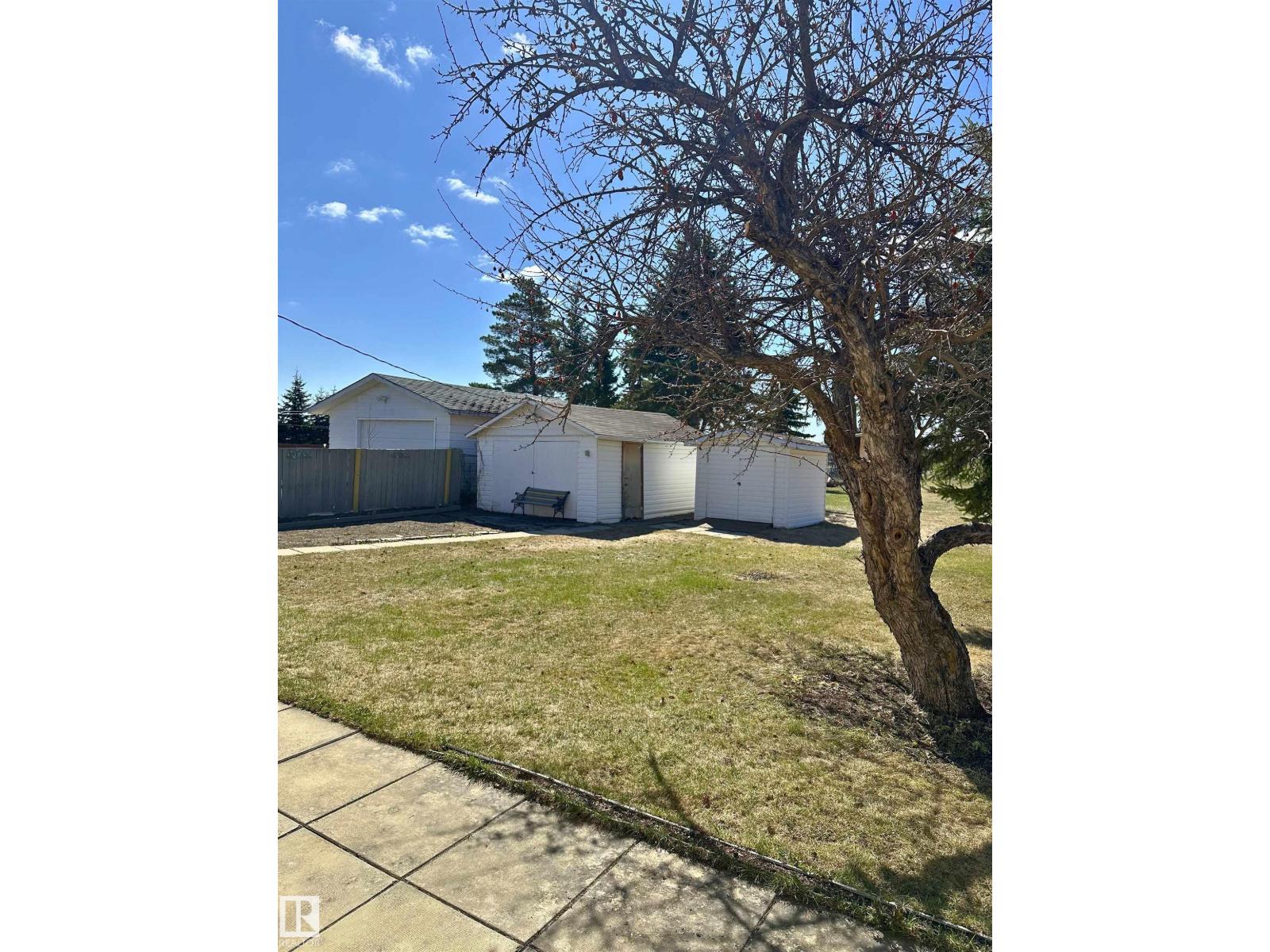 5035 49 AV NW - 25