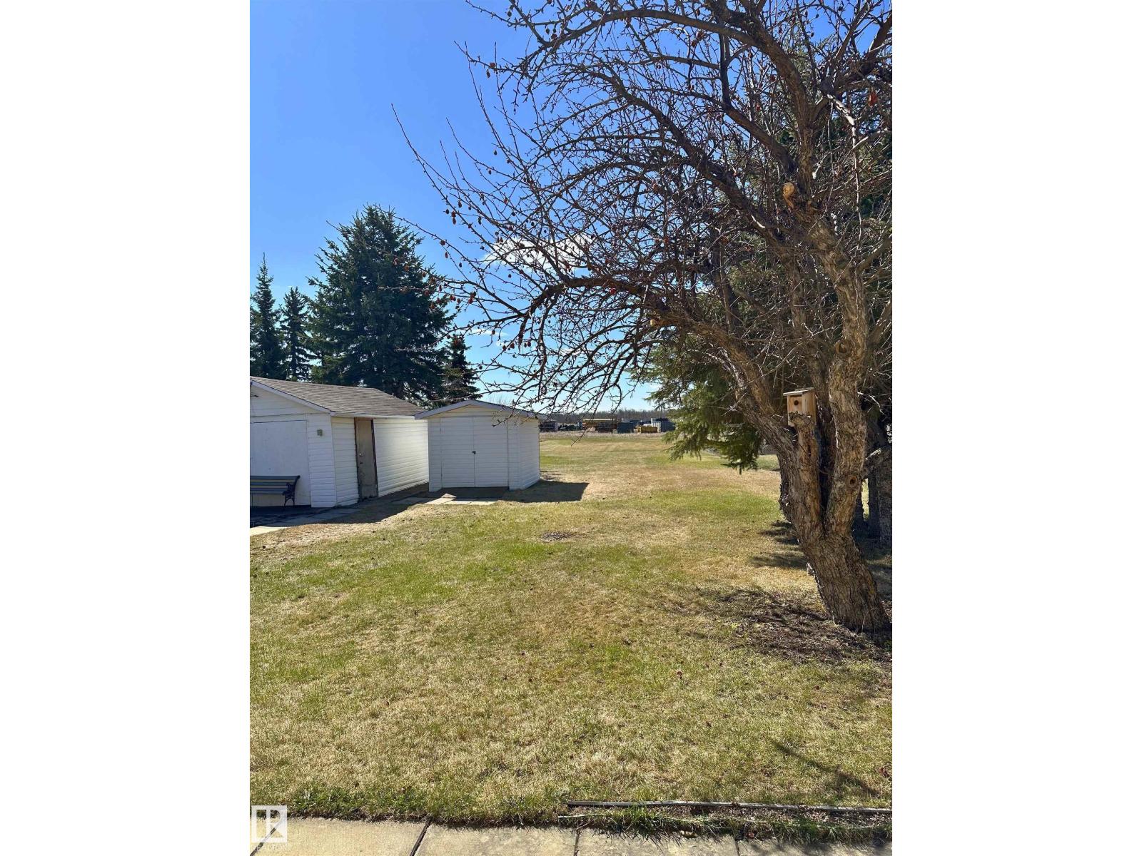 5035 49 AV NW - 26
