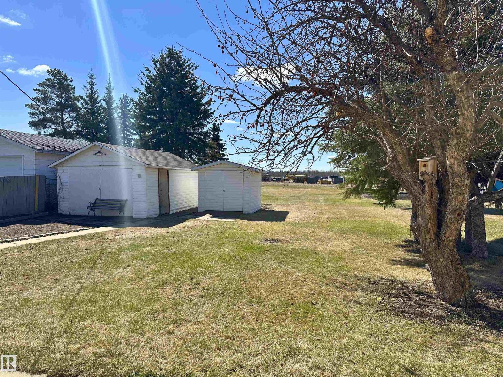 5035 49 AV NW - 27