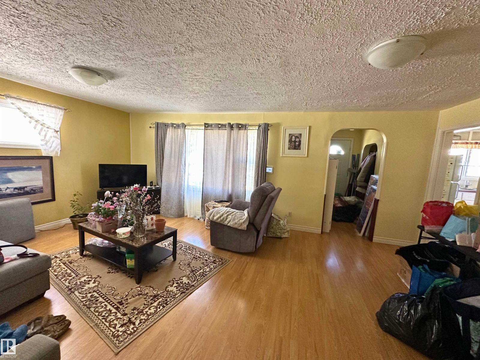 5035 49 AV NW - 3