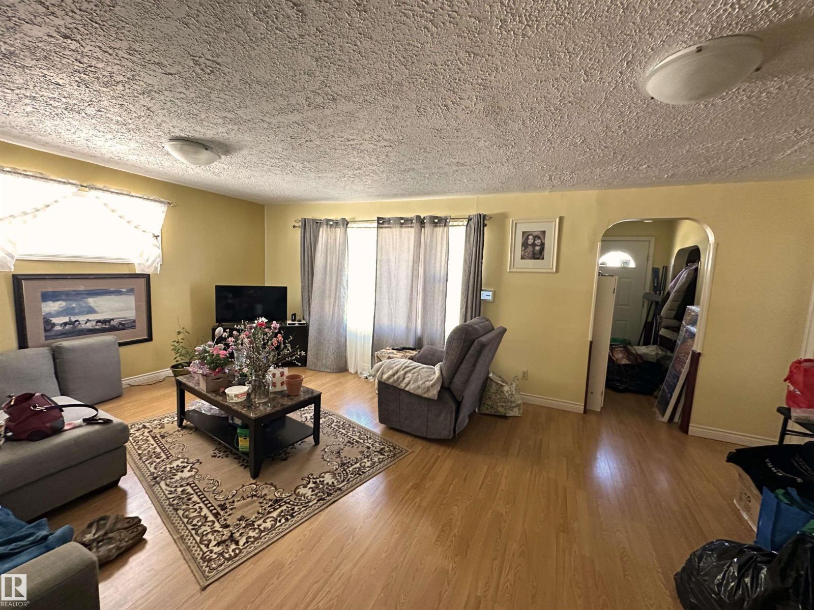 5035 49 AV NW - 4