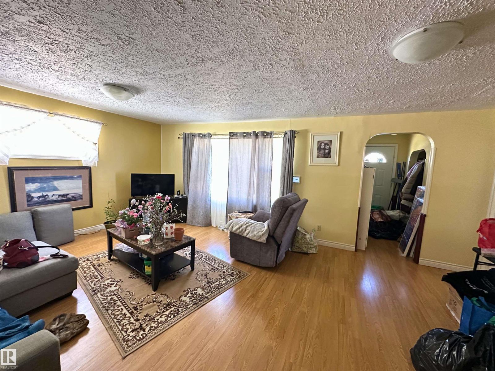 5035 49 AV NW - 5
