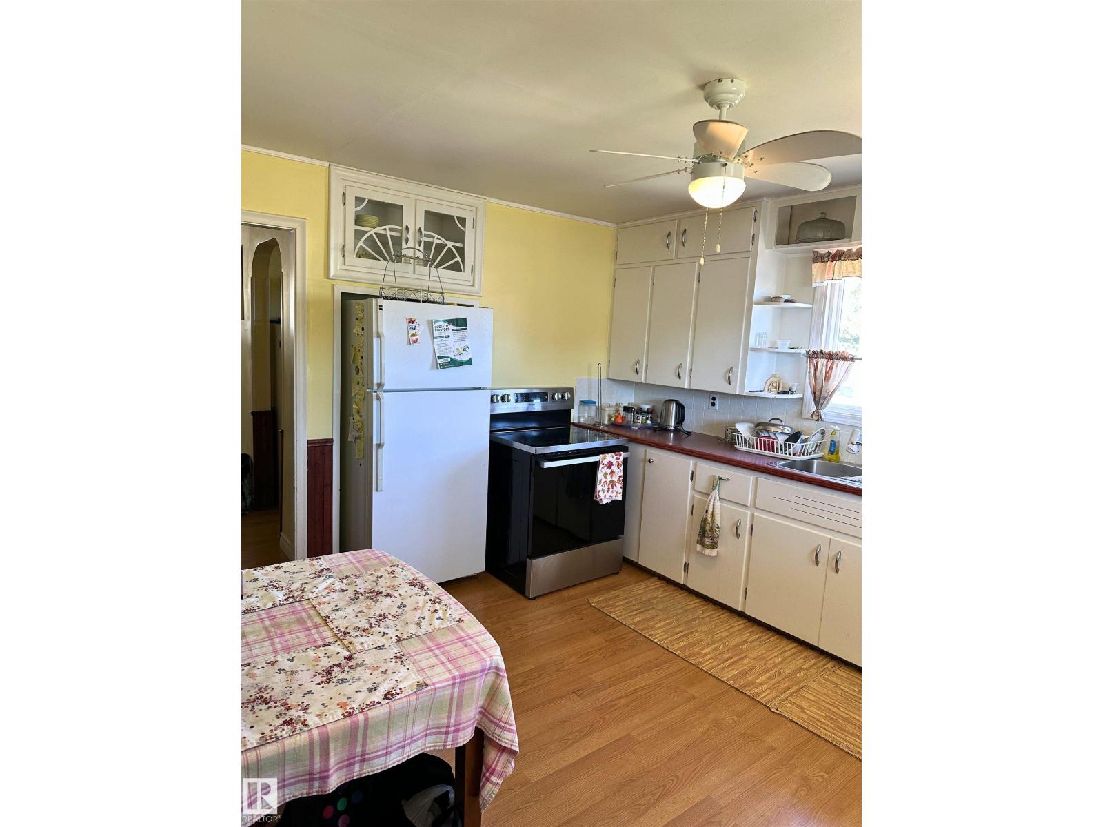5035 49 AV NW - 6
