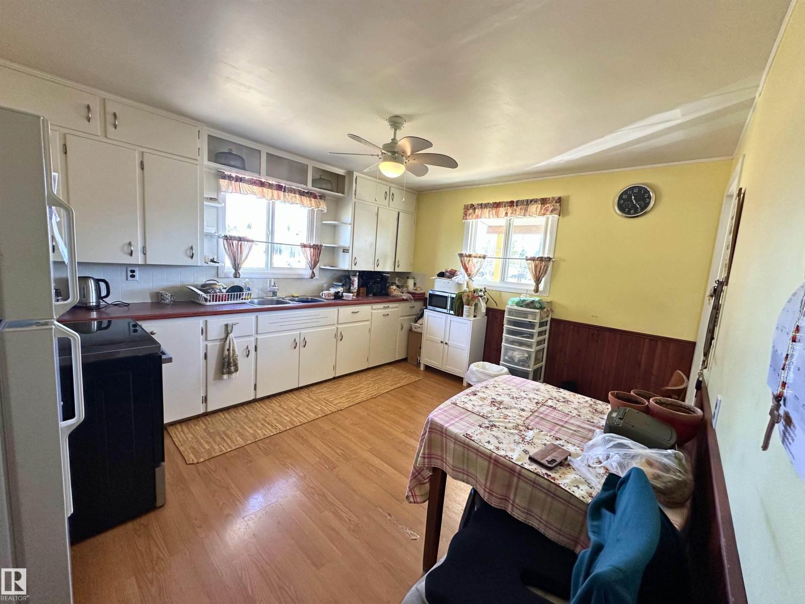 5035 49 AV NW - 8