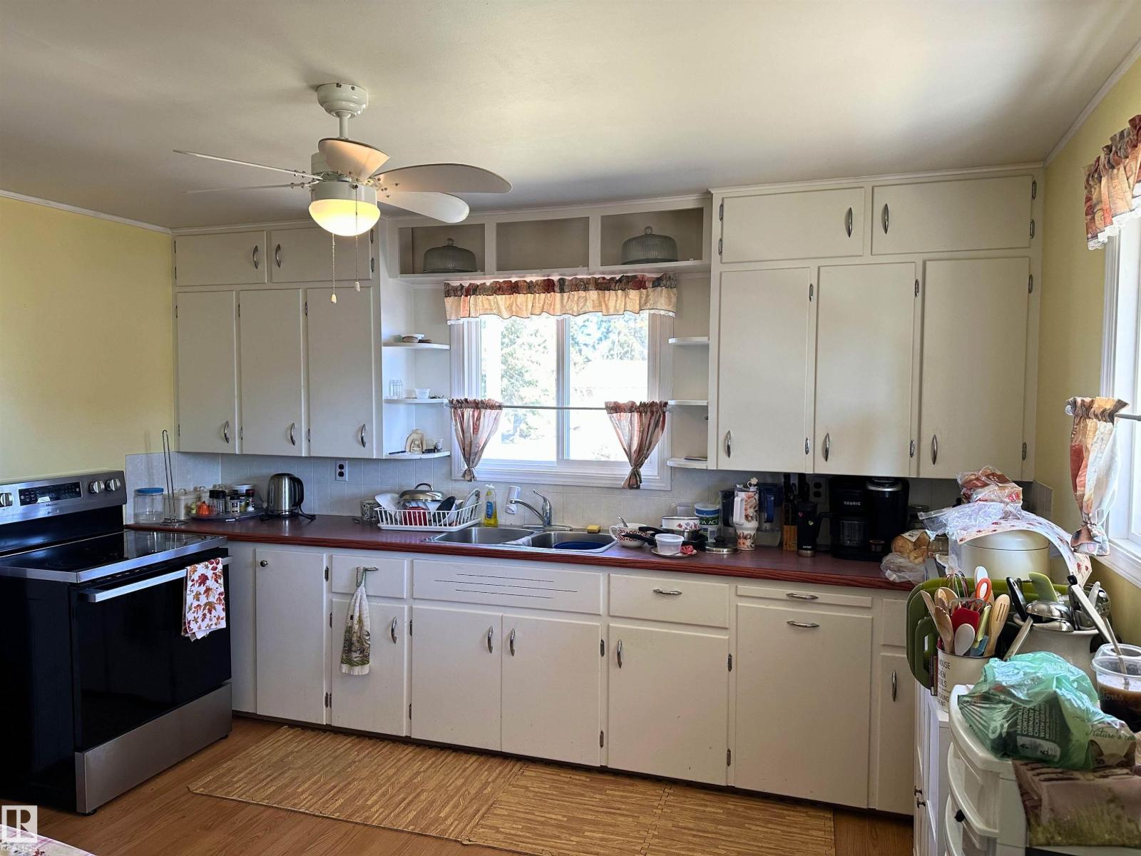 5035 49 AV NW - 9