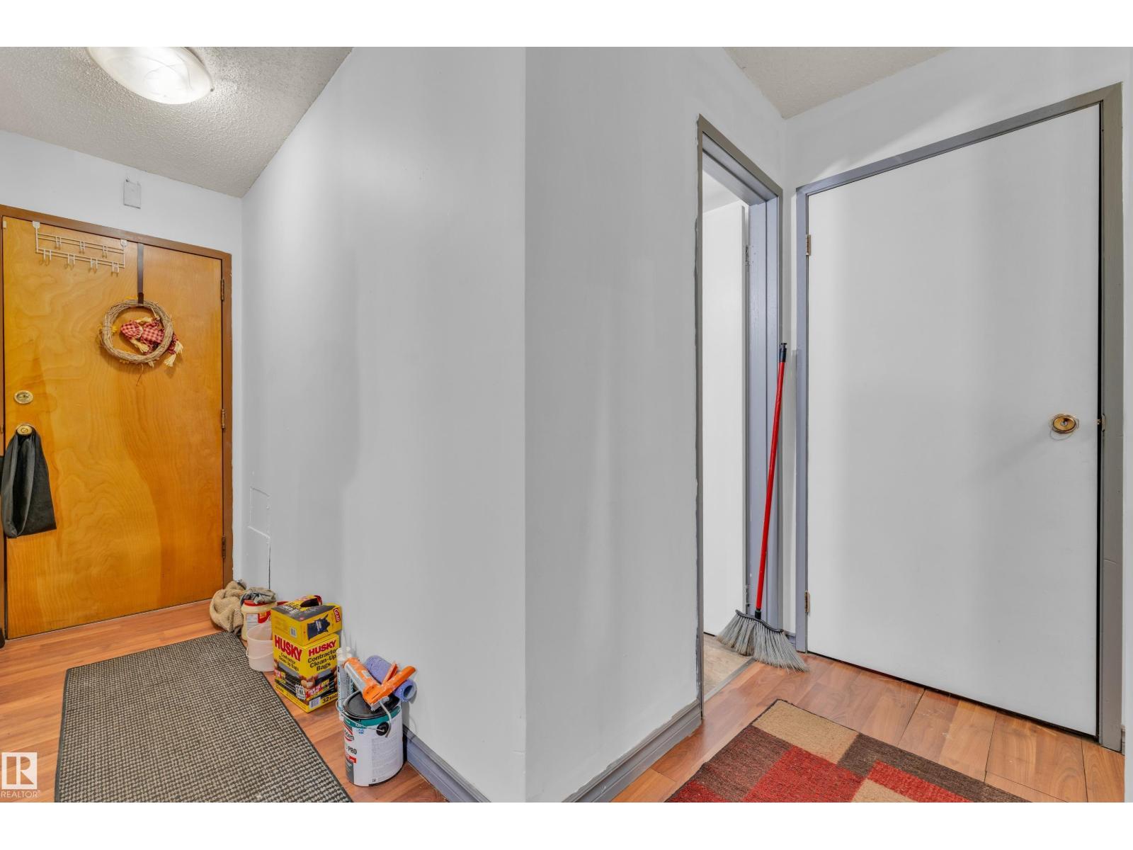 #101 10136 160 ST NW NW - 8