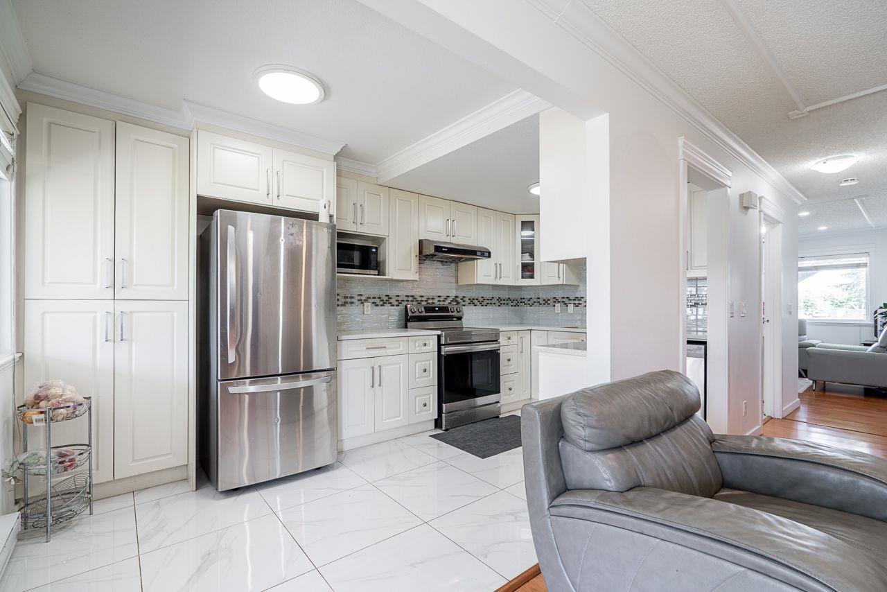 House in Surrey - Image 24