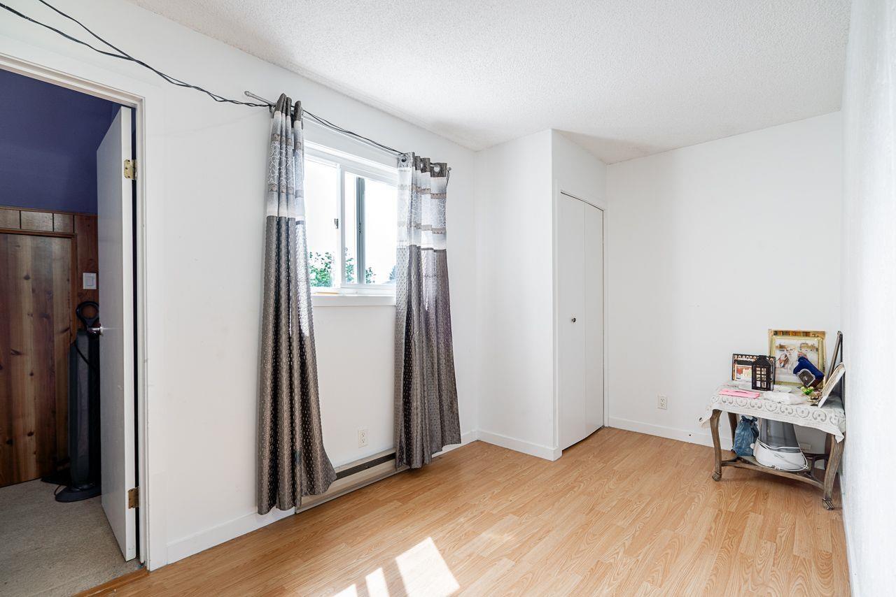 House in Surrey - Image 6
