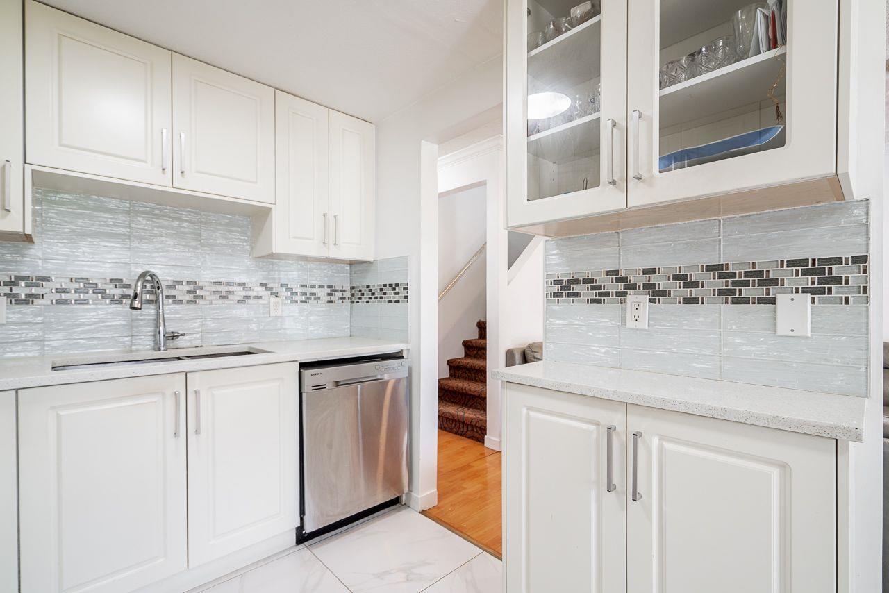 House in Surrey - Image 30
