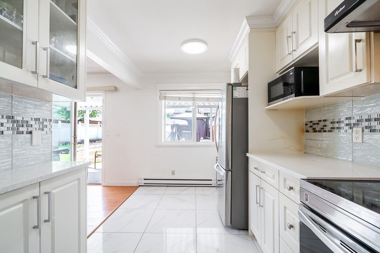 House in Surrey - Image 23