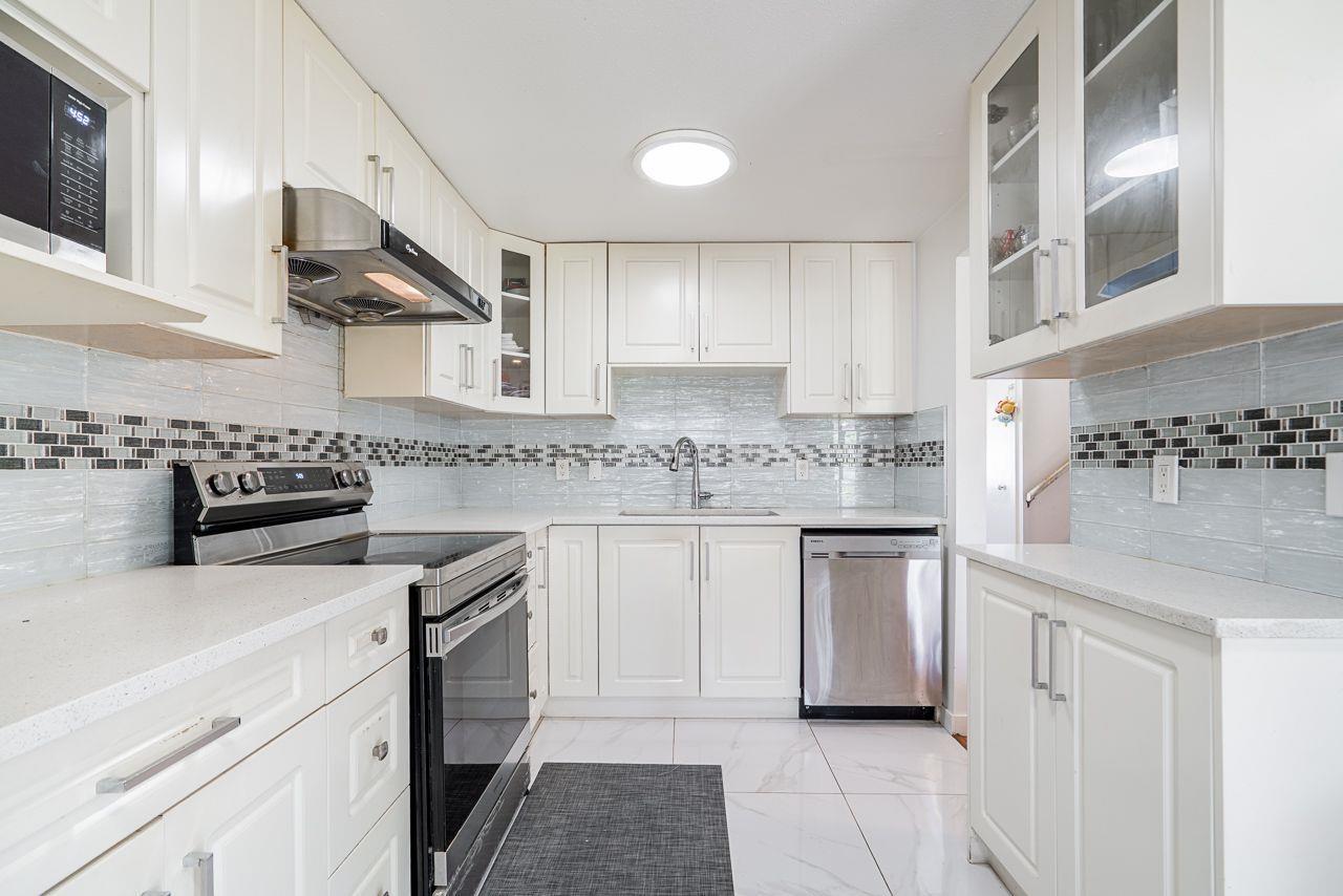 House in Surrey - Image 32