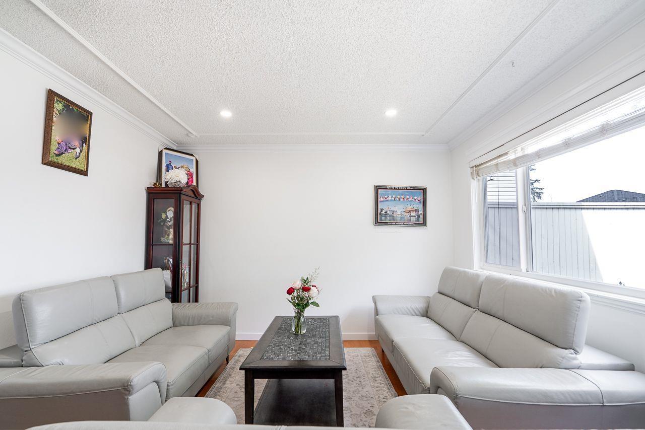 House in Surrey - Image 7