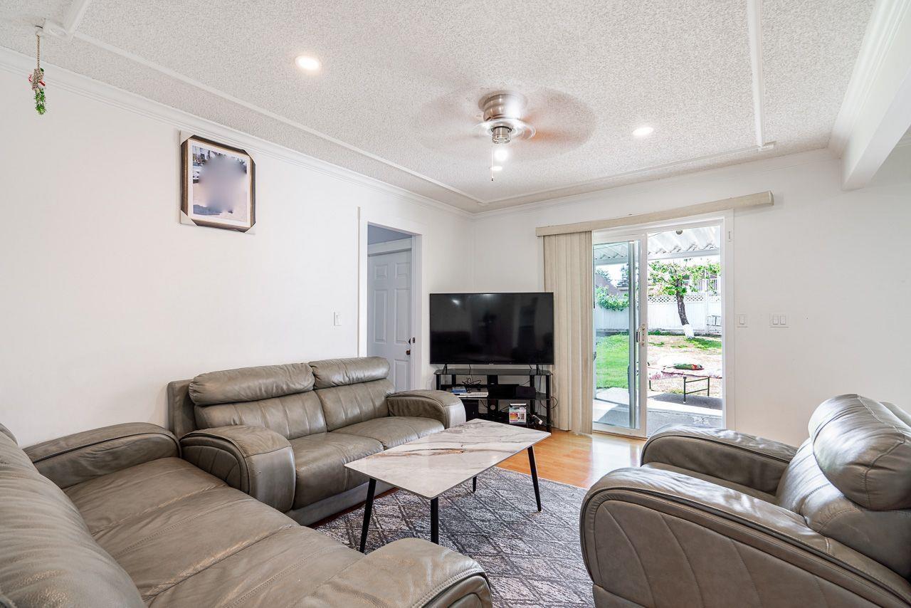 House in Surrey - Image 22