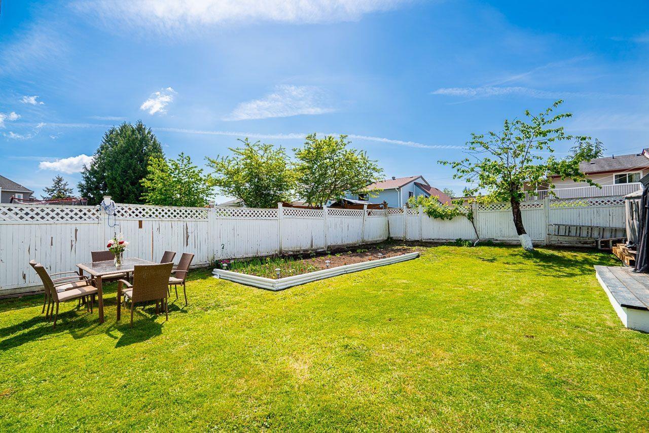 House in Surrey - Image 2
