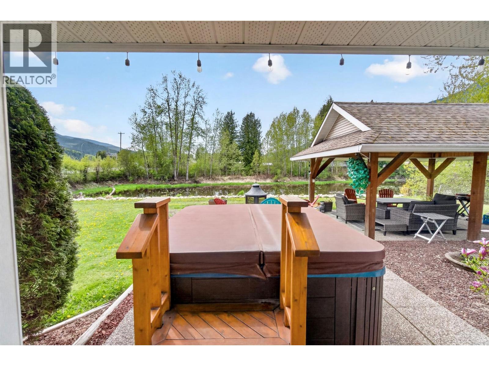  2069 Solsqua Road, Sicamous