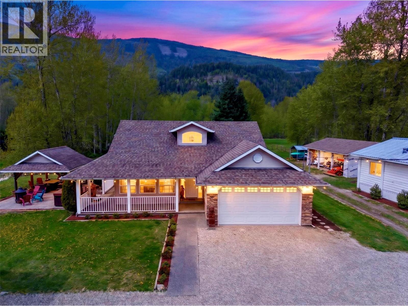  2069 Solsqua Road, Sicamous