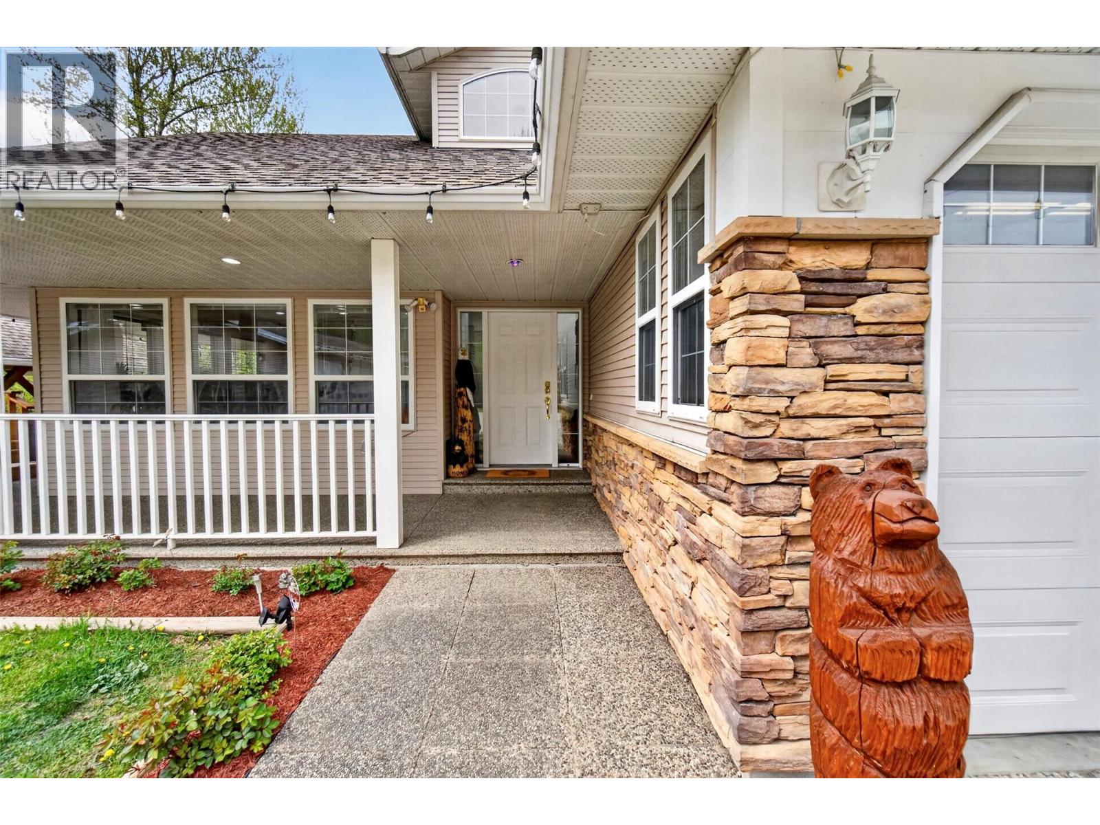  2069 Solsqua Road, Sicamous