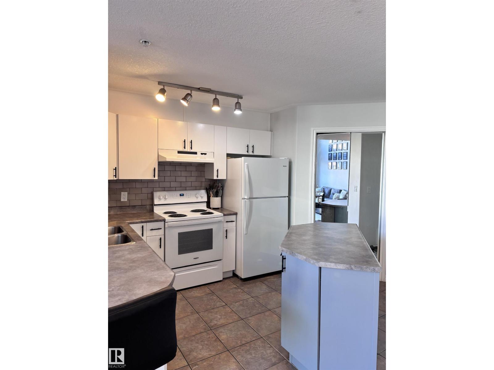 #506 10046 110 ST NW - Image 3