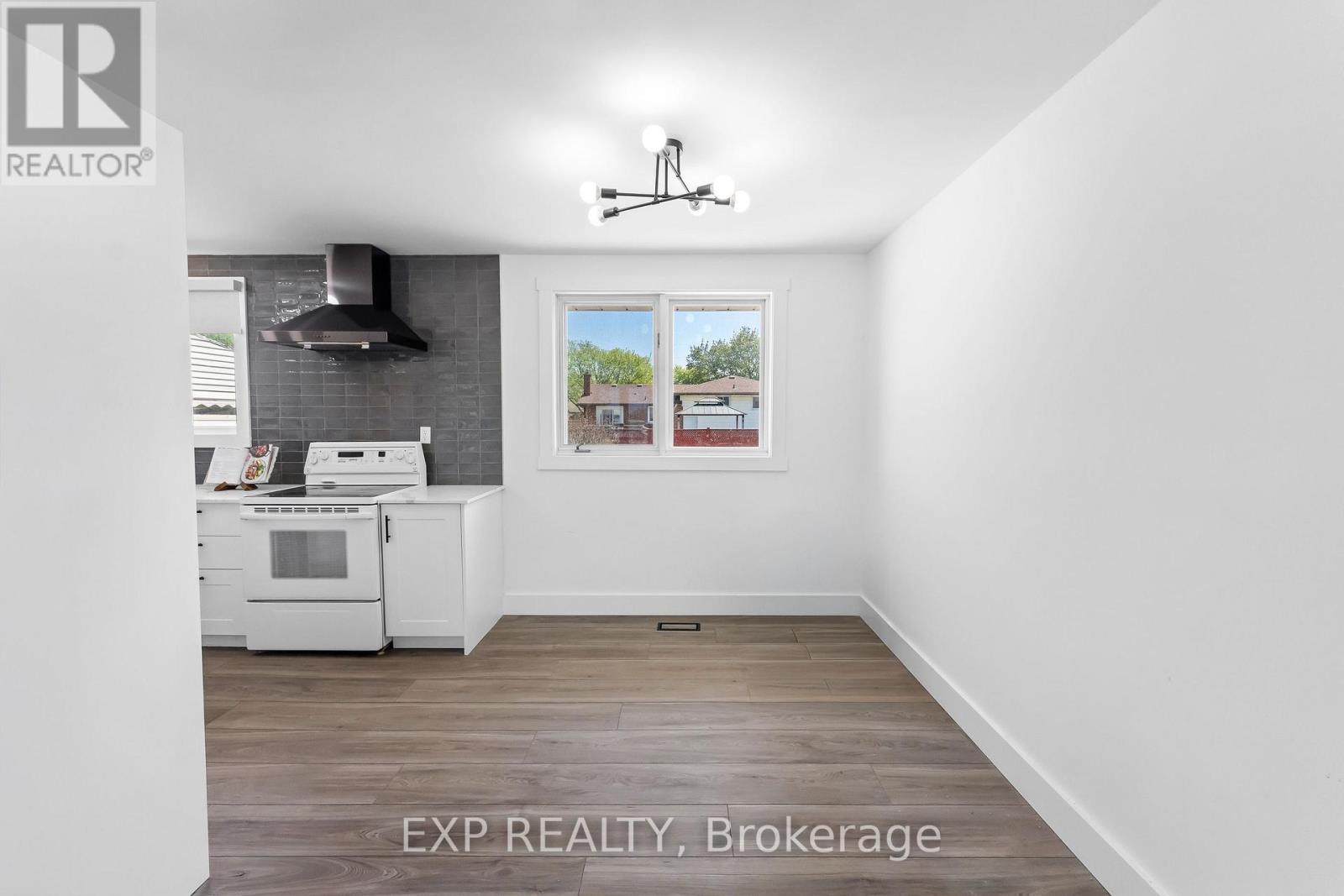 554 LAKE STREET - 10