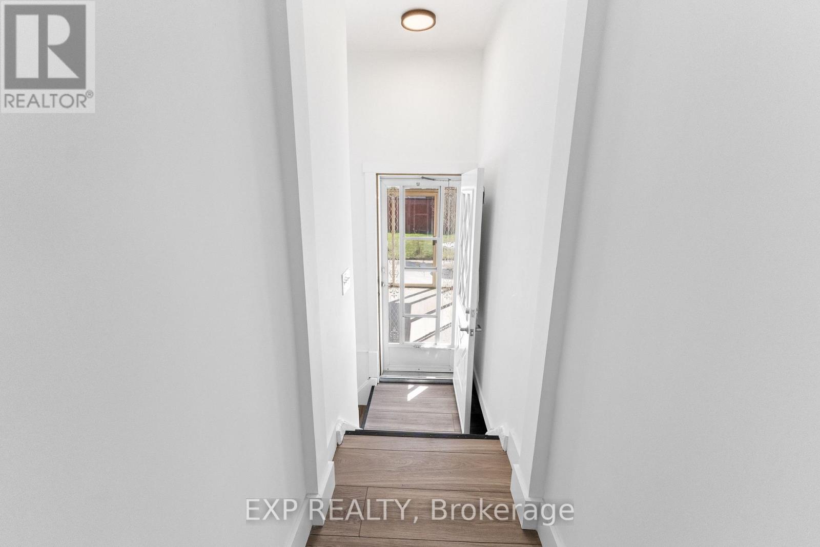 554 LAKE STREET - 32