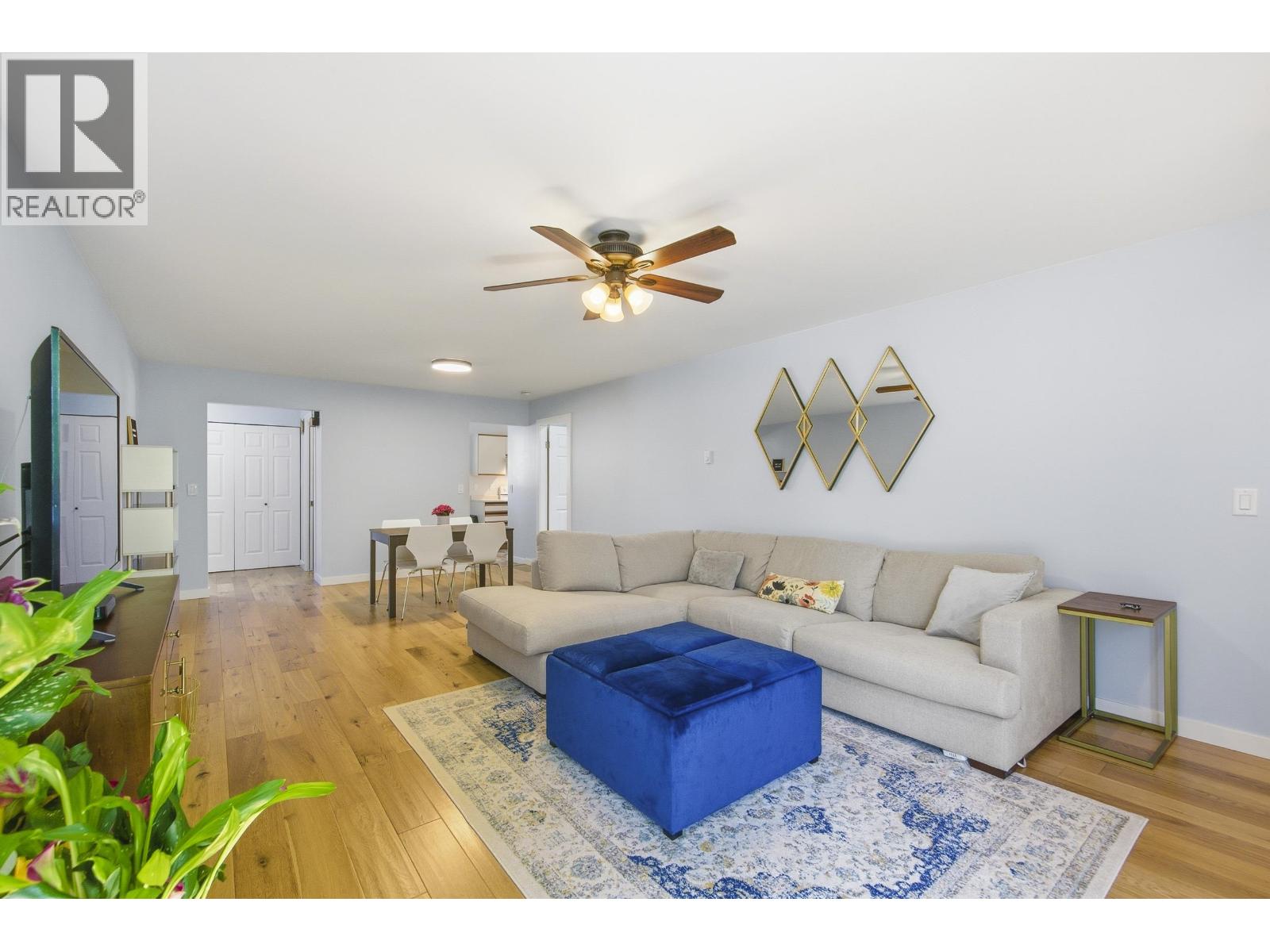836 ROCHE POINT DRIVE — photo 2
