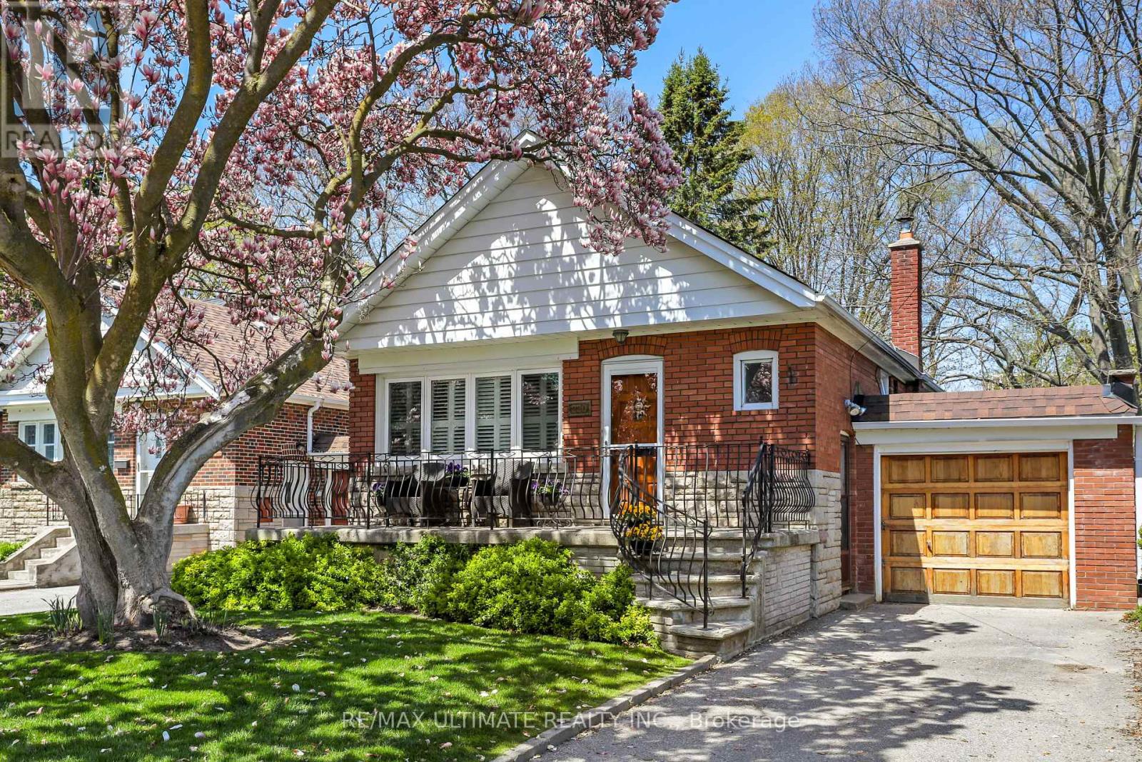 220 PARKVIEW HILL CRESCENT - 1
