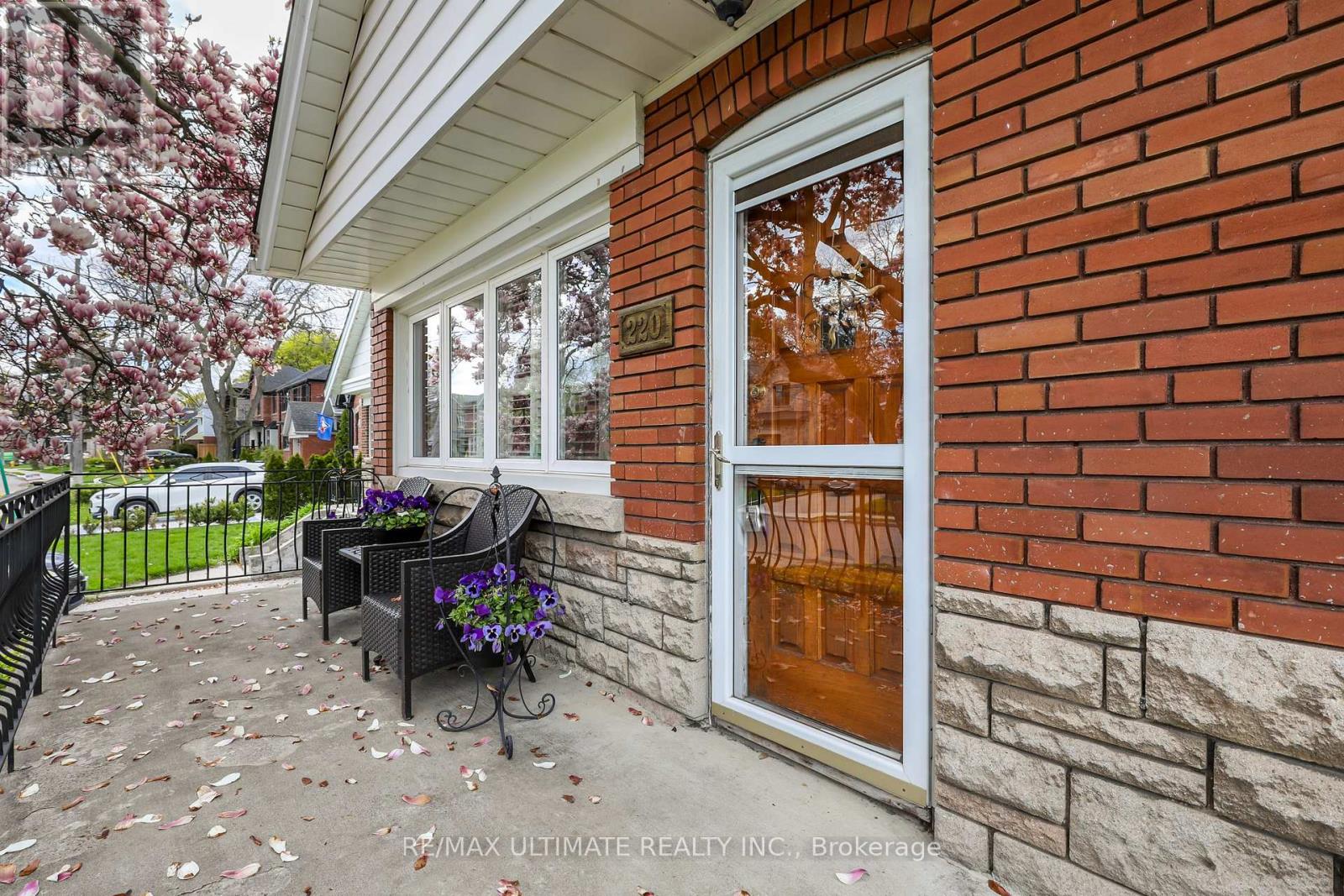 220 PARKVIEW HILL CRESCENT - 24