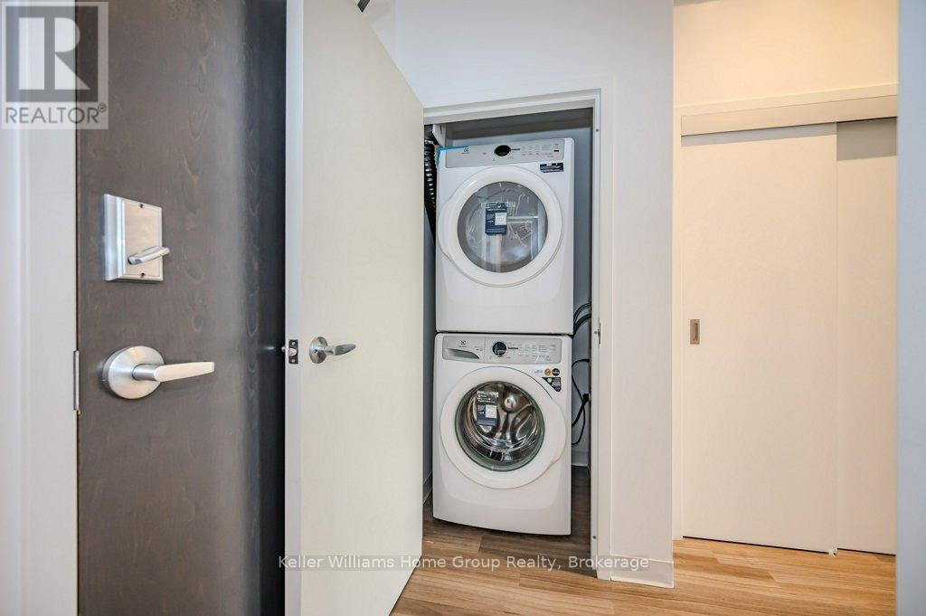#304 120 HURON STREET - 13