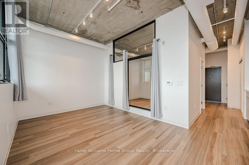 #304 120 HURON STREET - 16