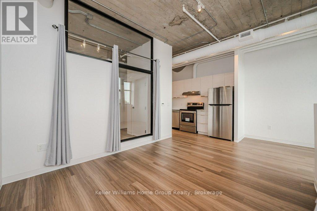 #304 120 HURON STREET - 17